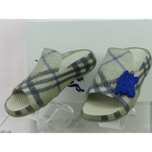 BURBERRY STINGRAY GRAY RUBBER CHECK WITH CHARM LOGO SANDALS SLIDES 8 41 ITALY - Picture 3 of 16